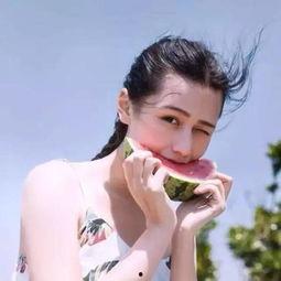 娱乐吃瓜头像女生可爱,揭秘娱乐圈可爱吃瓜女生的魅力瞬间